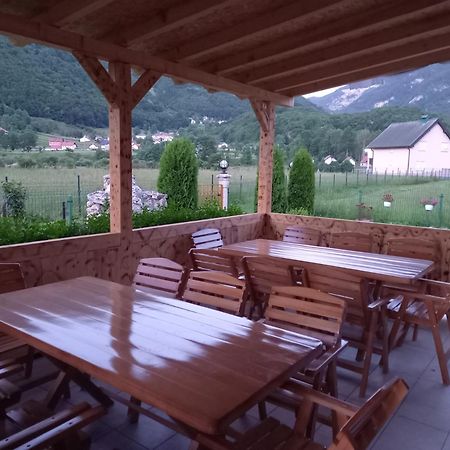 Breti'S Guesthouse Vusanje Екстер'єр фото