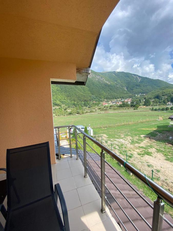 Breti'S Guesthouse Vusanje Екстер'єр фото