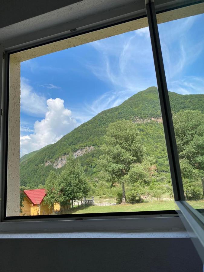 Breti'S Guesthouse Vusanje Екстер'єр фото