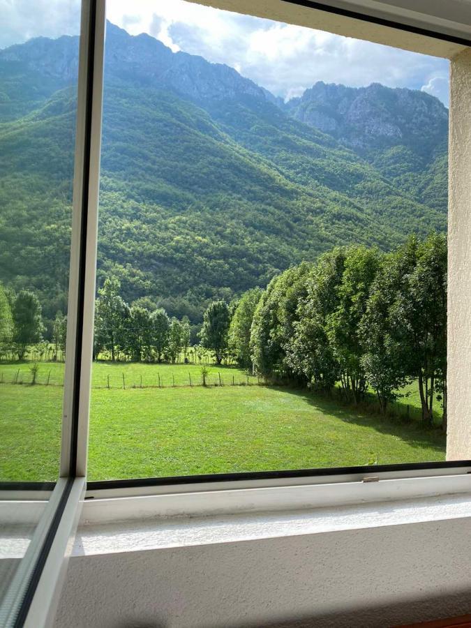 Breti'S Guesthouse Vusanje Екстер'єр фото