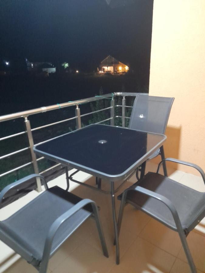 Breti'S Guesthouse Vusanje Екстер'єр фото