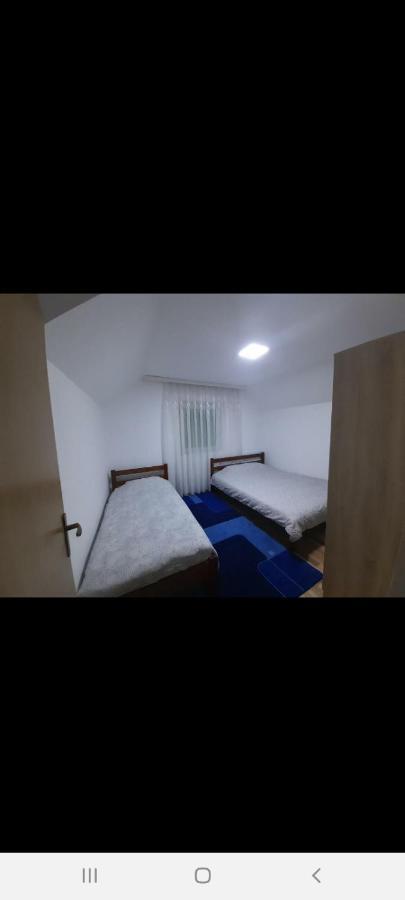 Breti'S Guesthouse Vusanje Екстер'єр фото