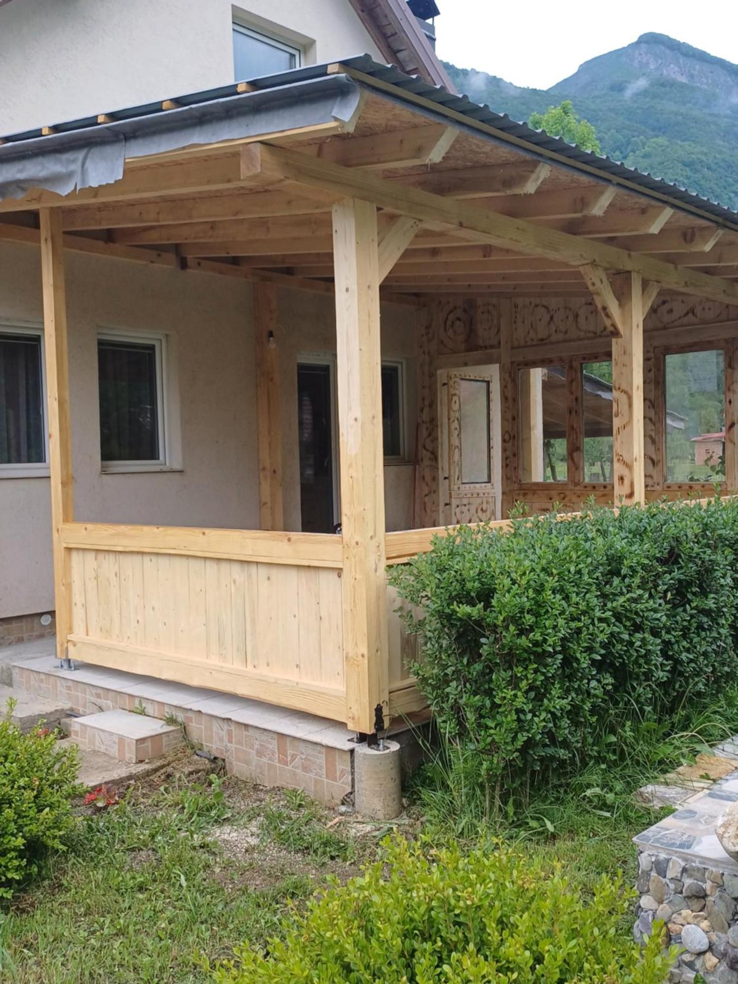 Breti'S Guesthouse Vusanje Екстер'єр фото